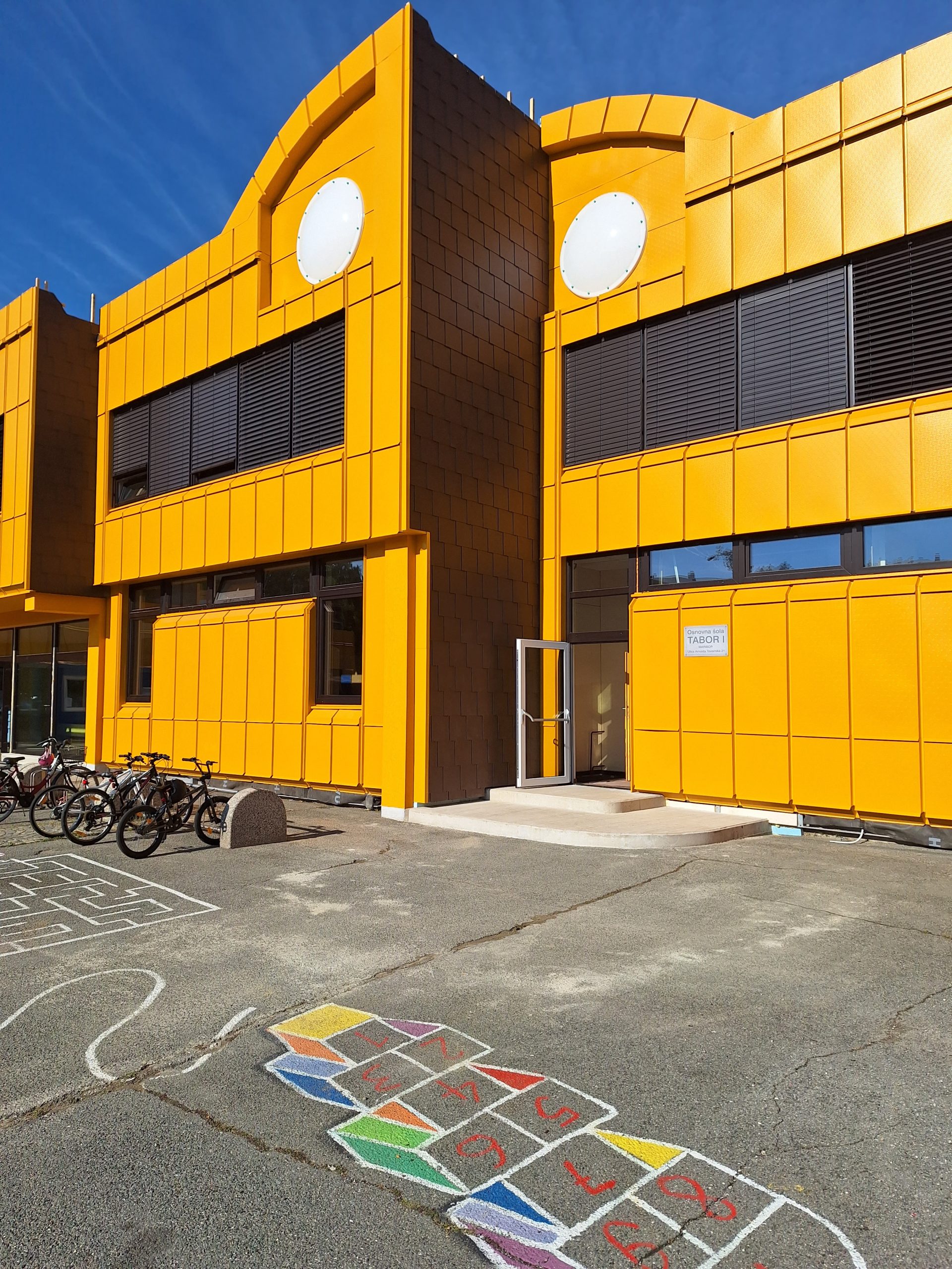 Presentation of the renovation of Tabor I Primary School in Maribor, main façade after renovation Sept. 2023