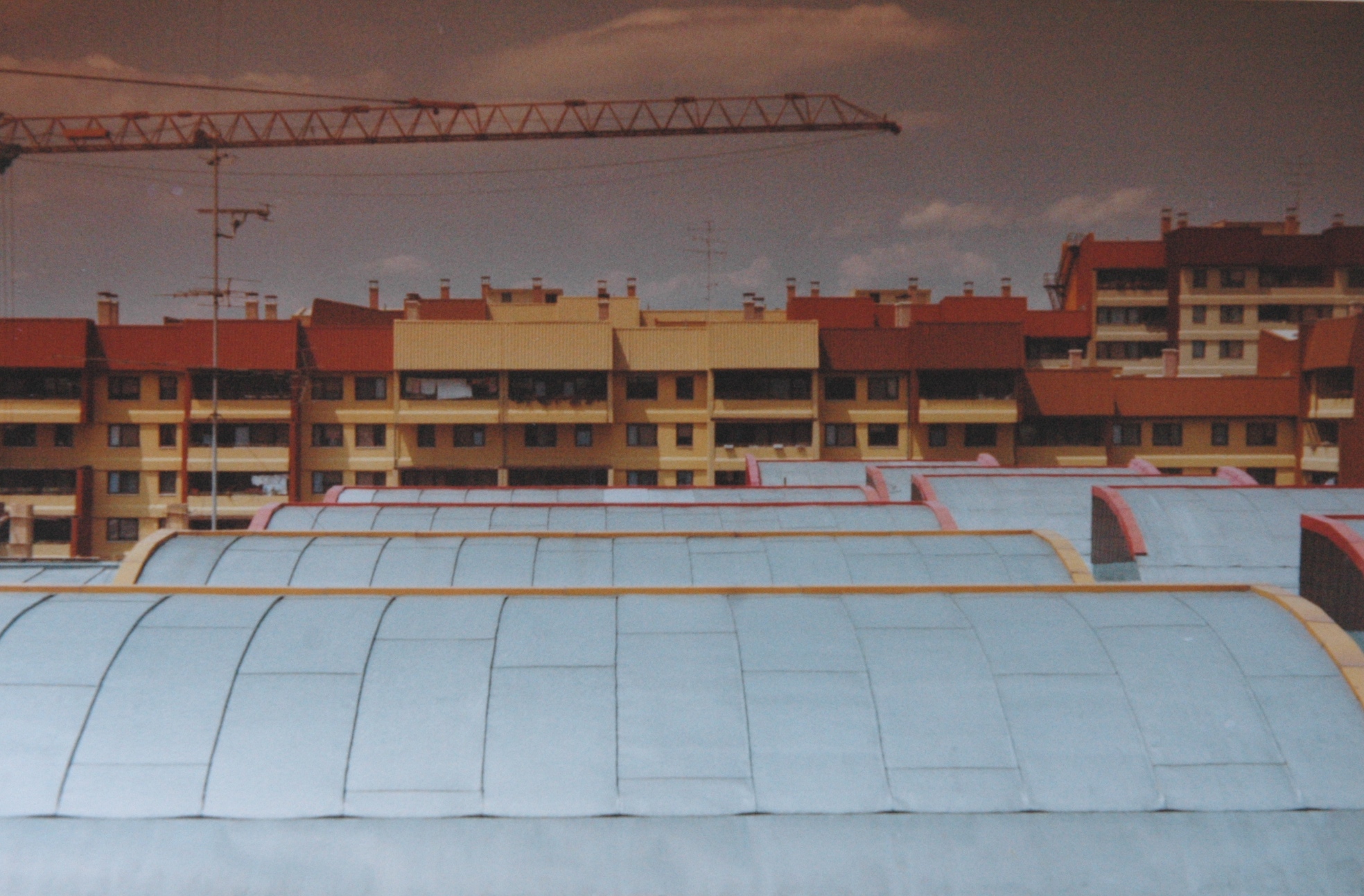 Predstavitev obnove OŠ Tabor I v Mariboru, valovita streha šole v času gradnje